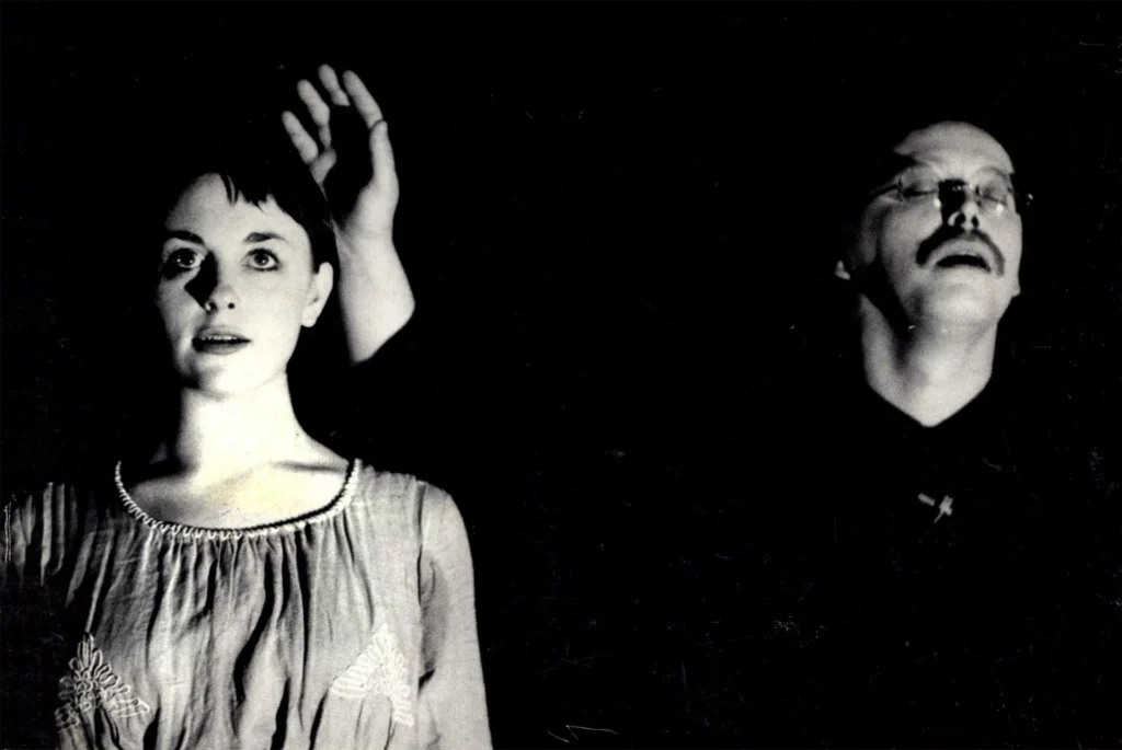 Francine Landrain, Jacques Delcuvellerie. KONIEC (GENRE THÉATRE). Photo Lou Hérion