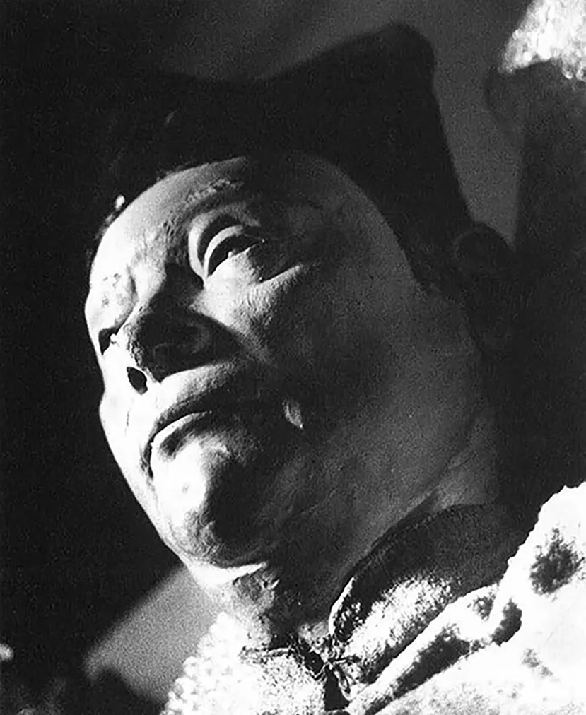 La marionnette du prêtre de WIELOPOLE- WIELOPOLE, mise en scène Tadeusz Kantor, 1980. Photo Anne-Laure Czapla.