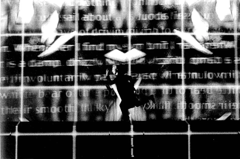 SONGS AND STORY FROM MOBY DICK, mise en scène Laurie Anderson, 1999. Photo Ramon Serena.