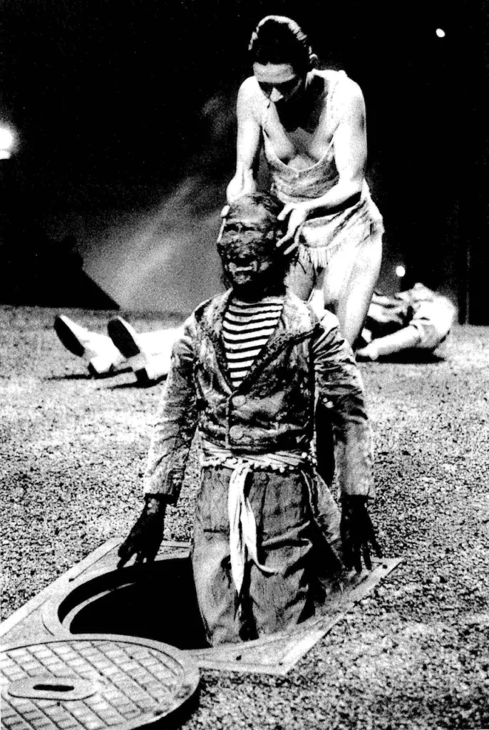 LES GÉANTS DE LA MONTAGNE de Luigi Pirandello, mise en scène Georges Lavaudant, 1999. Photo Teresa Miro.