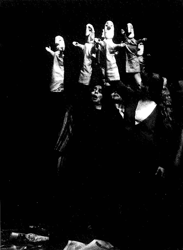 PAROLES MORTES, de Daniel Lemahieu, mise en scène François Lazaro. Photo François Lazaro.