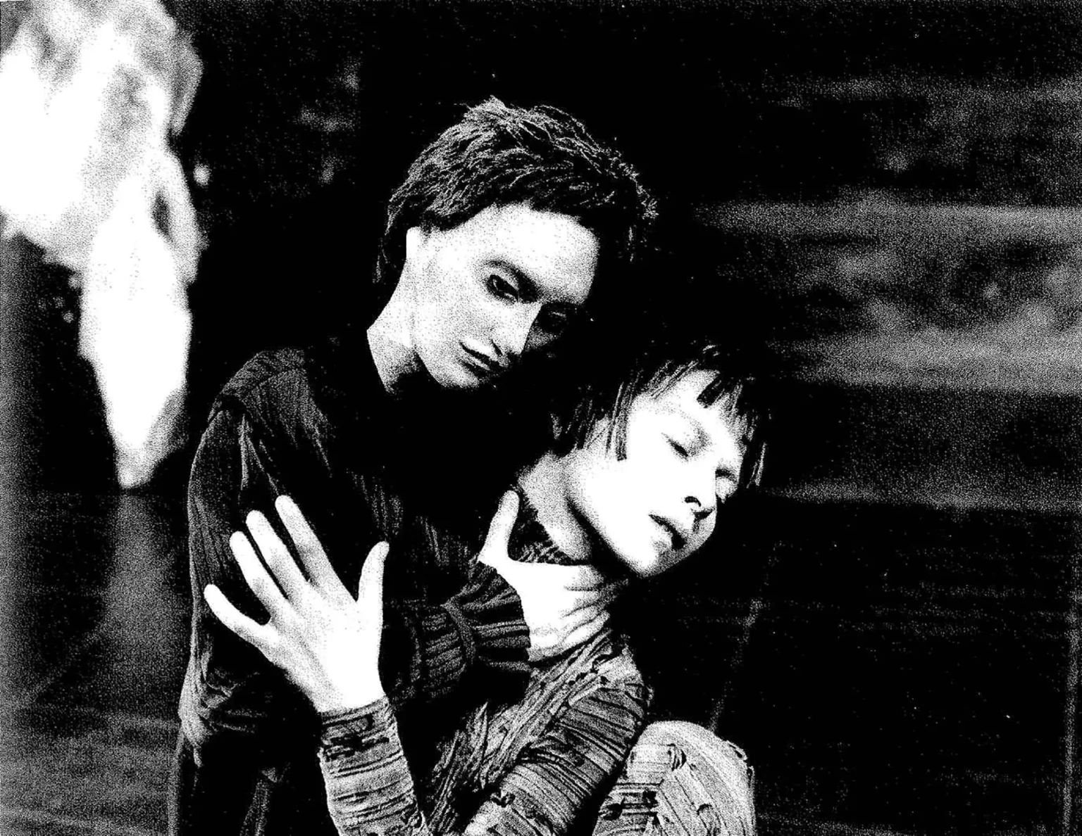 Nicole Mossoux dans TWIN HOUSES, 1995. Photos M. Wajnrych.