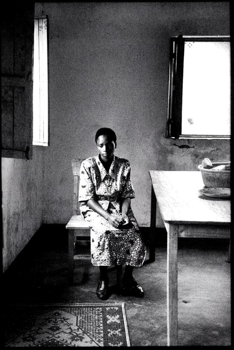 Jeannette, 17 ans, Rwanda, Nyamata, août 1999. Photo Raymond Depardon, Agence Magnum.