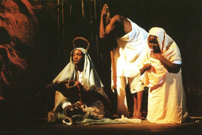 Carole Karemara, Jeanne Kayitesi, RWANDA 94. Photo Lou Hérion.