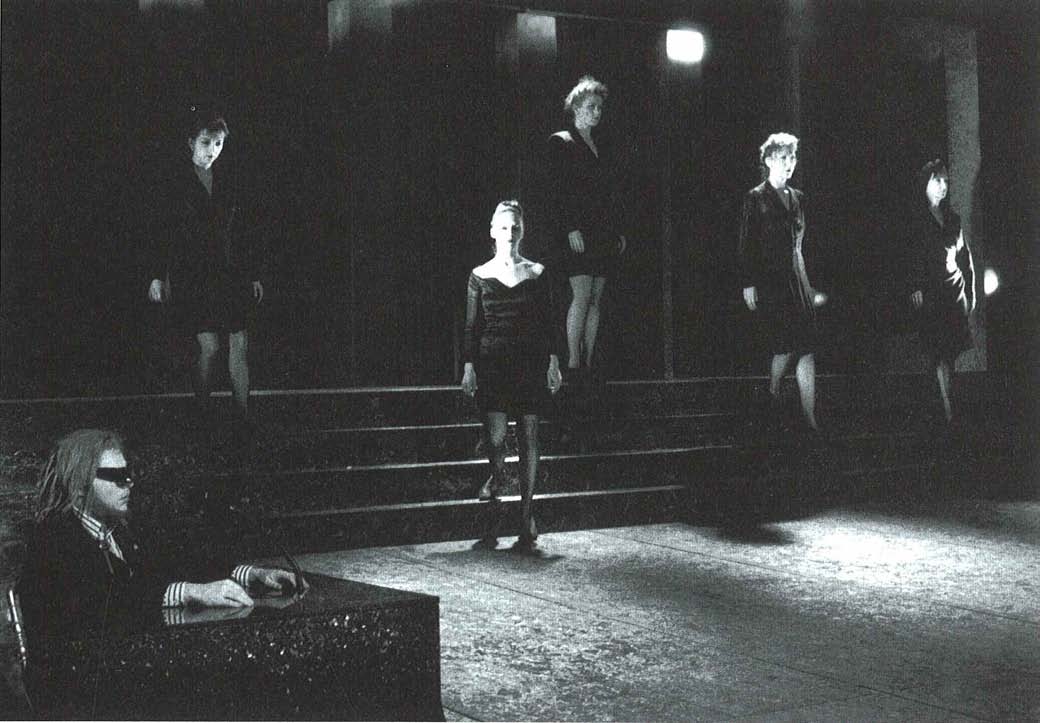 Trash (a lonely PRAYER). Photo Lou Hérion.