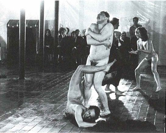 IL NE VOULAIT PAS DIRE QU’IL VOULAIT LE SAVOIR MALGRÉ TOUT. Photo Lou Hérion.