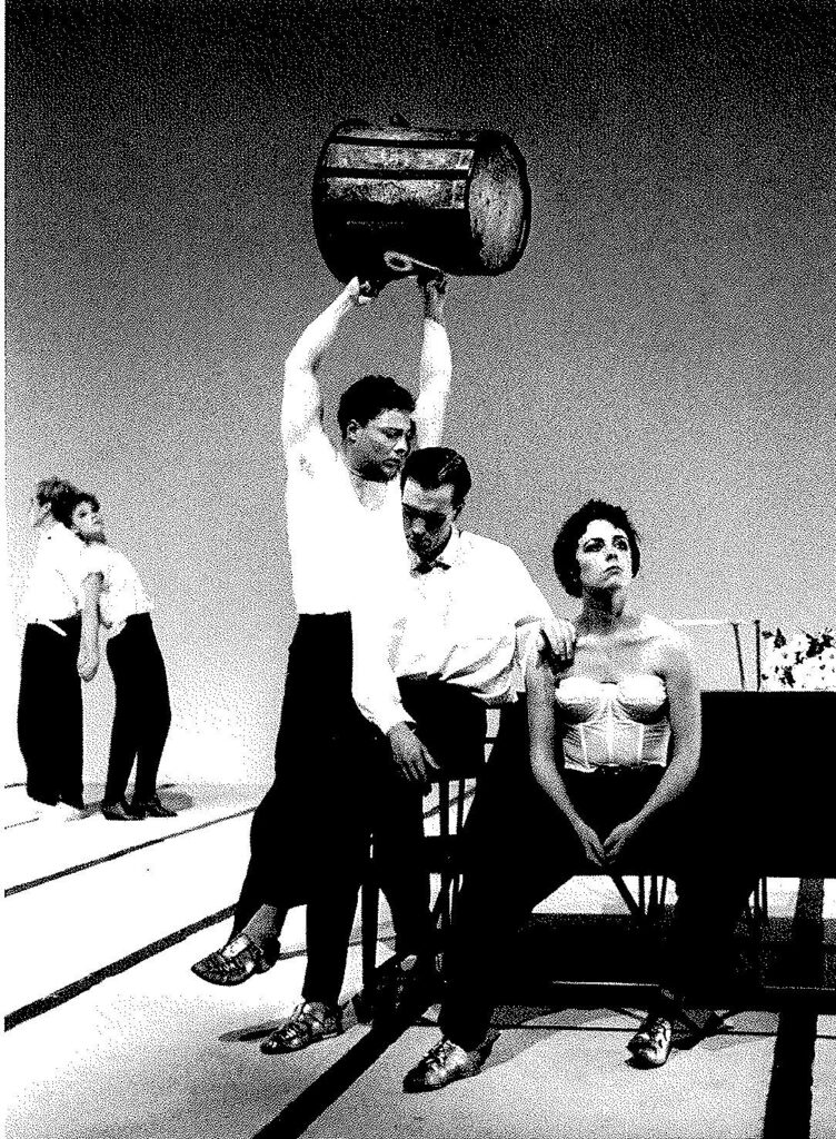 THE SHOW MUST GO ON. Photo Lou Hérion.