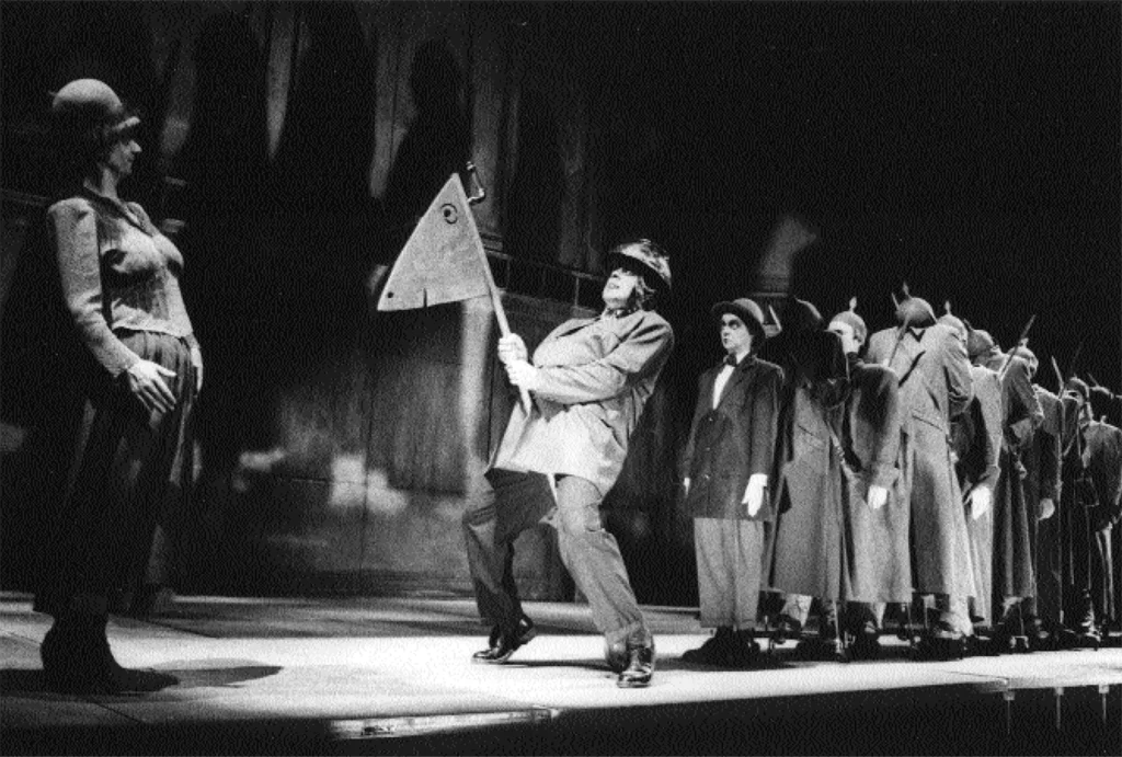Carl Béchard, Pierre Lebeau et Danièle Panneton dans LES UBS d’après Alfred Jarry, mise en scène de Denis Marleau, 1991. Photo Josée Lambert.