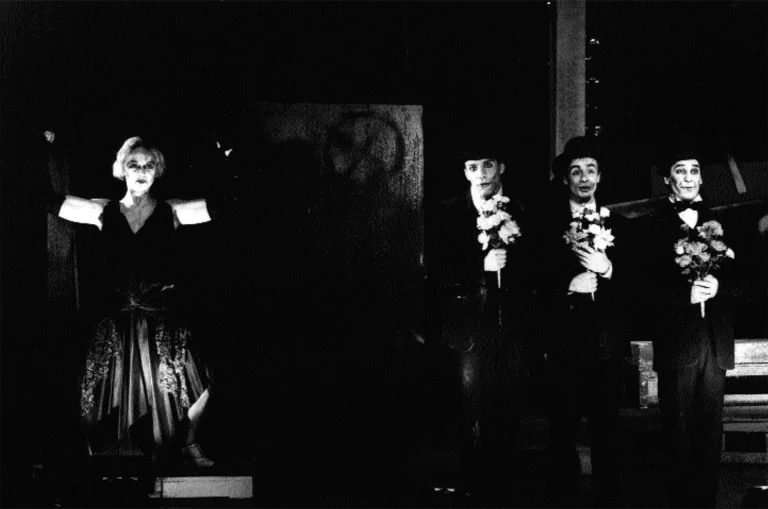 Danièle Panneton, Pierre Chagnon, Carl Béchard et Bernard Meney dans MERZ OPÉRA d’après Kurt Schwitters, mise en scène de Denis Marleau, 1987. Photo Josée Lambert.