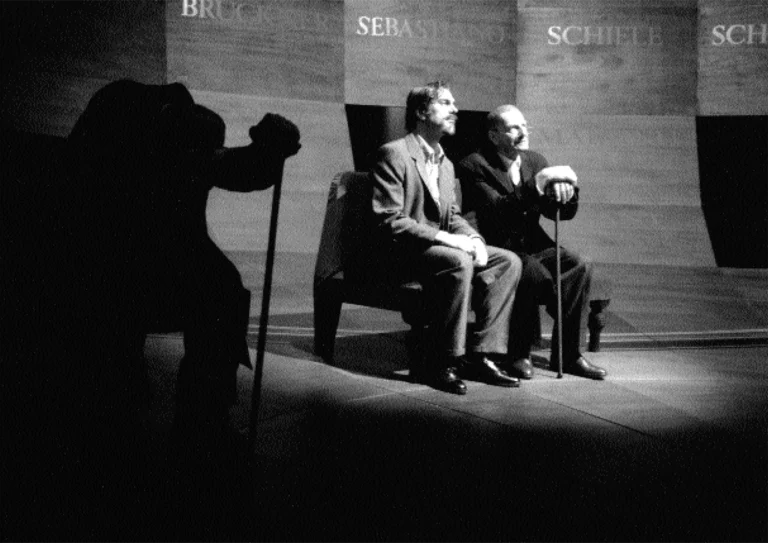 Pierre Colin, Henri Chassé et Gabriel Gascon dans MAÎTRES ANCIENS d’après Thomas Bernhard, mise en scène de Denis Marleau, 1995. Photo Josée Lambert.