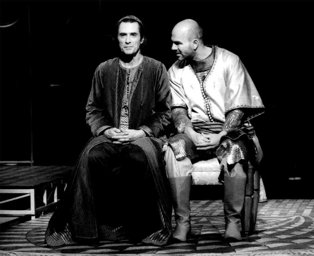Sami Frey et Aurélien Recoing dans NATHAN LE SAGE de Gotthold Ephraim Lessing, mise en scène de Denis Marleau, 1997. Photo Brigitte Enguerand.