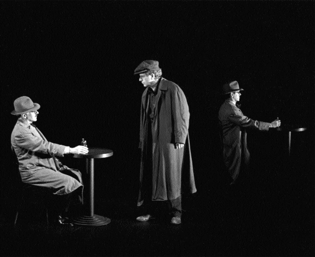 Paul Savoie, Albert Millaire et Daniel Parent dans URFAUST, TRAGÉDIE SUBJECTIVE d'après Goethe et Fernando Pessoa, mise en scène de Denis Marleau, 1999. Photo Richard-Max Tremblay.