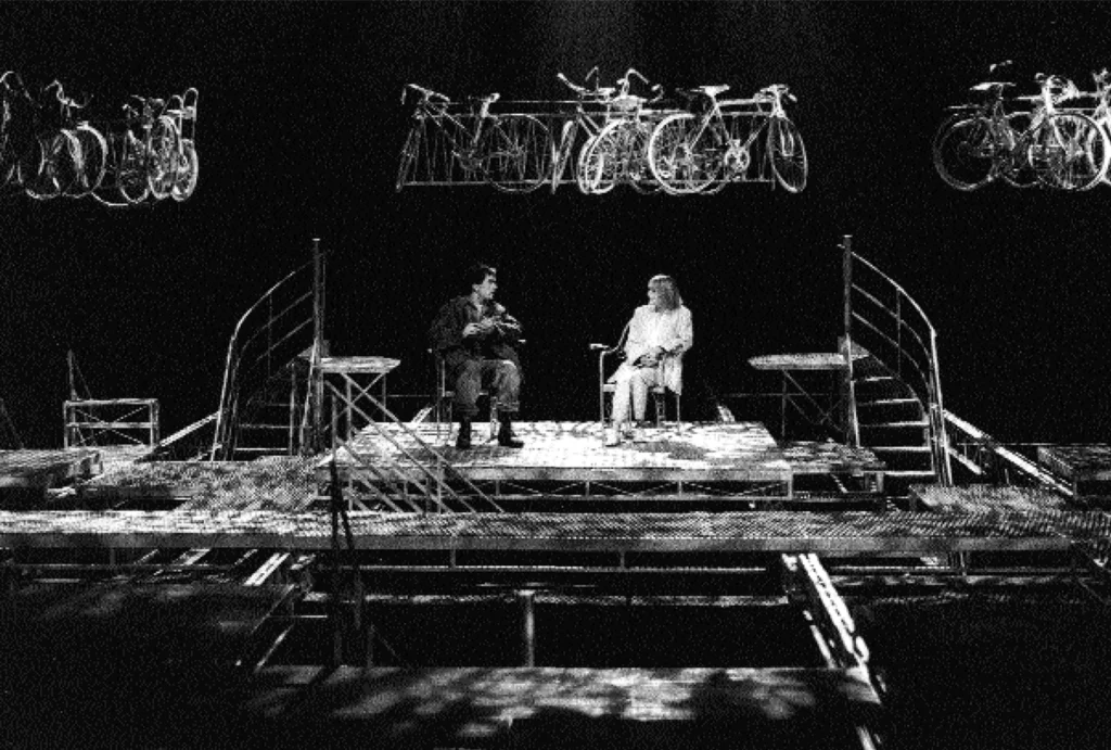 Henri Chassé et Christiane Pasquier dans ROBERTO ZUCCO de Bernard-Marie Koltès, mise en scène de Denis Marleau, 1993. Photo Josée Lambert.