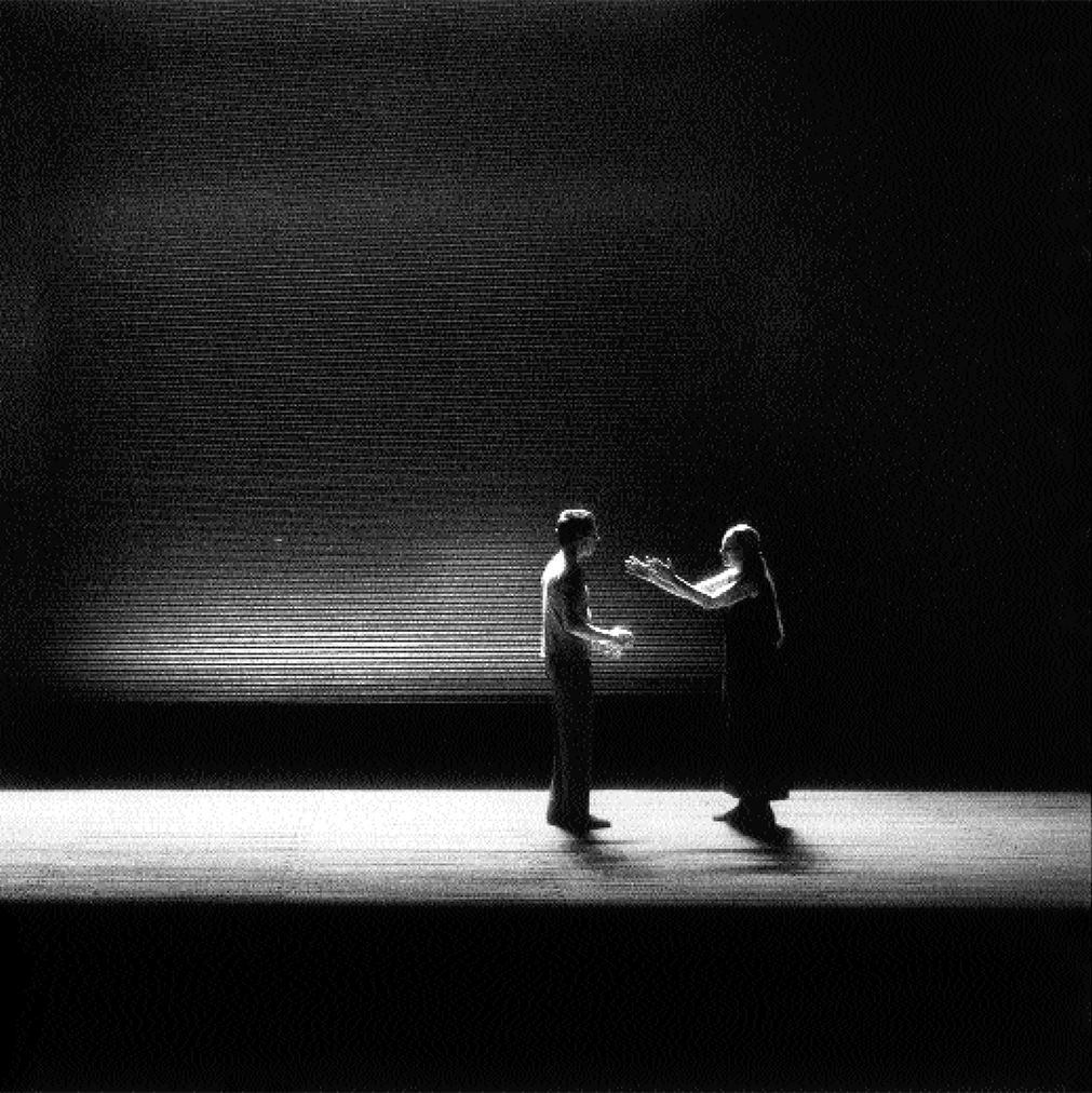 LA MORT DE TINTAGILEs, mise en scène de Claude Régy. Yann Boudaud (Tintagiles) et Valérie Dréville (Ygraine). Photo Michel Jacquelin.