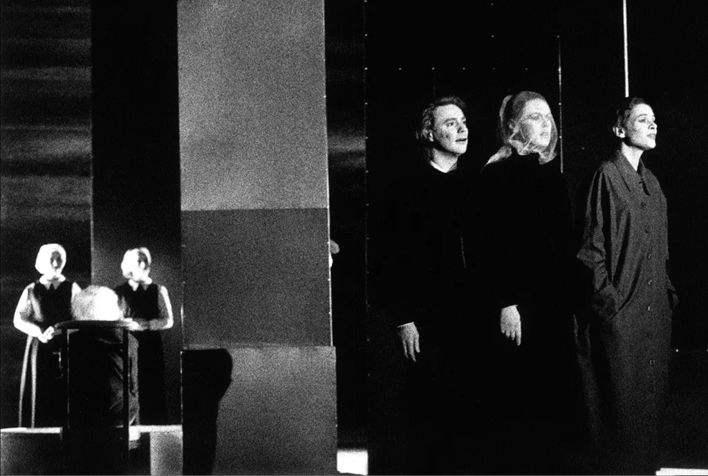 Alain Eloy, Jacqueline Bollen et Florence Hebbelynck dans PELLÉAS ET MÉLISANDE de Maeterlinck, mise en scène Julien Roy. Photo Marie Françoise Plissart.