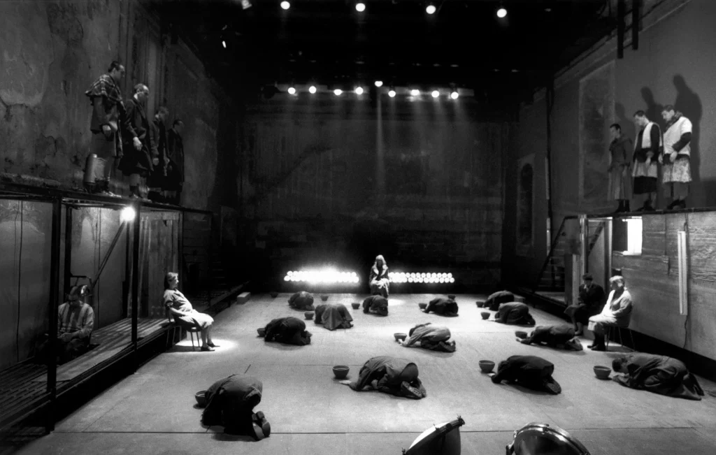 DES CERCUEILS DE ZINC de S. Alexievitch, mise en scène de Didier- Georges Gabily. Photo Marc Enguerand.