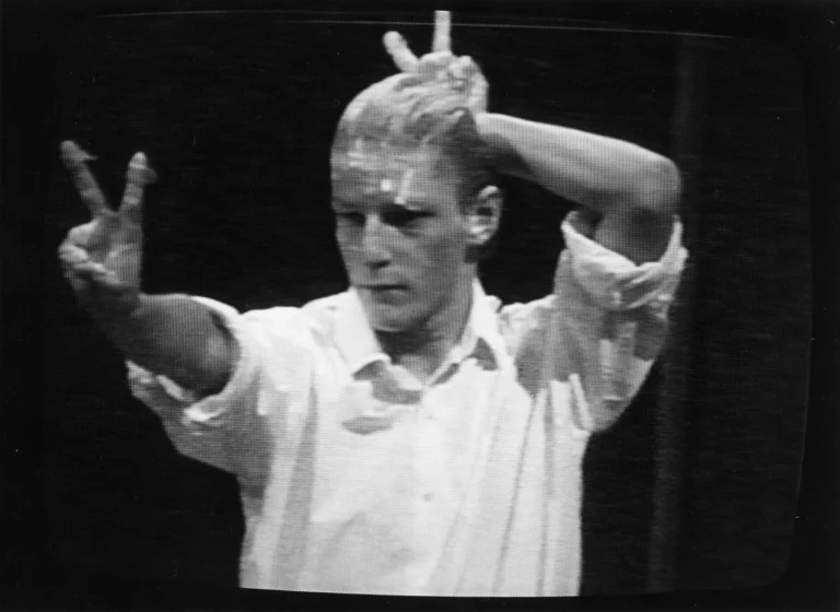 Jan Fabre dans AFTER ART, Milwaukee, Helfaer Theatre, 24 octobre 1980.