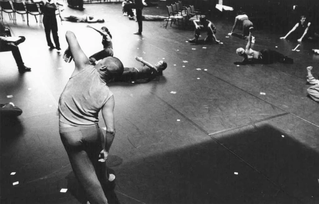 ENDLESS HOUSE, chorégraphie deWilliam Forsythe, 1999 - Photo Dieter Schwer.