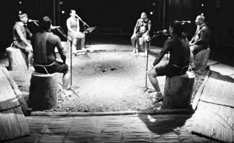 MUE - PREMIÈRE MÉLOPÉE de Jean Lambert-wild et Jean-Luc Therminarias / coopérative 326 et la communauté Xavante d’Etênhiritipa. - Photo Lénise Pinheiro / 326.