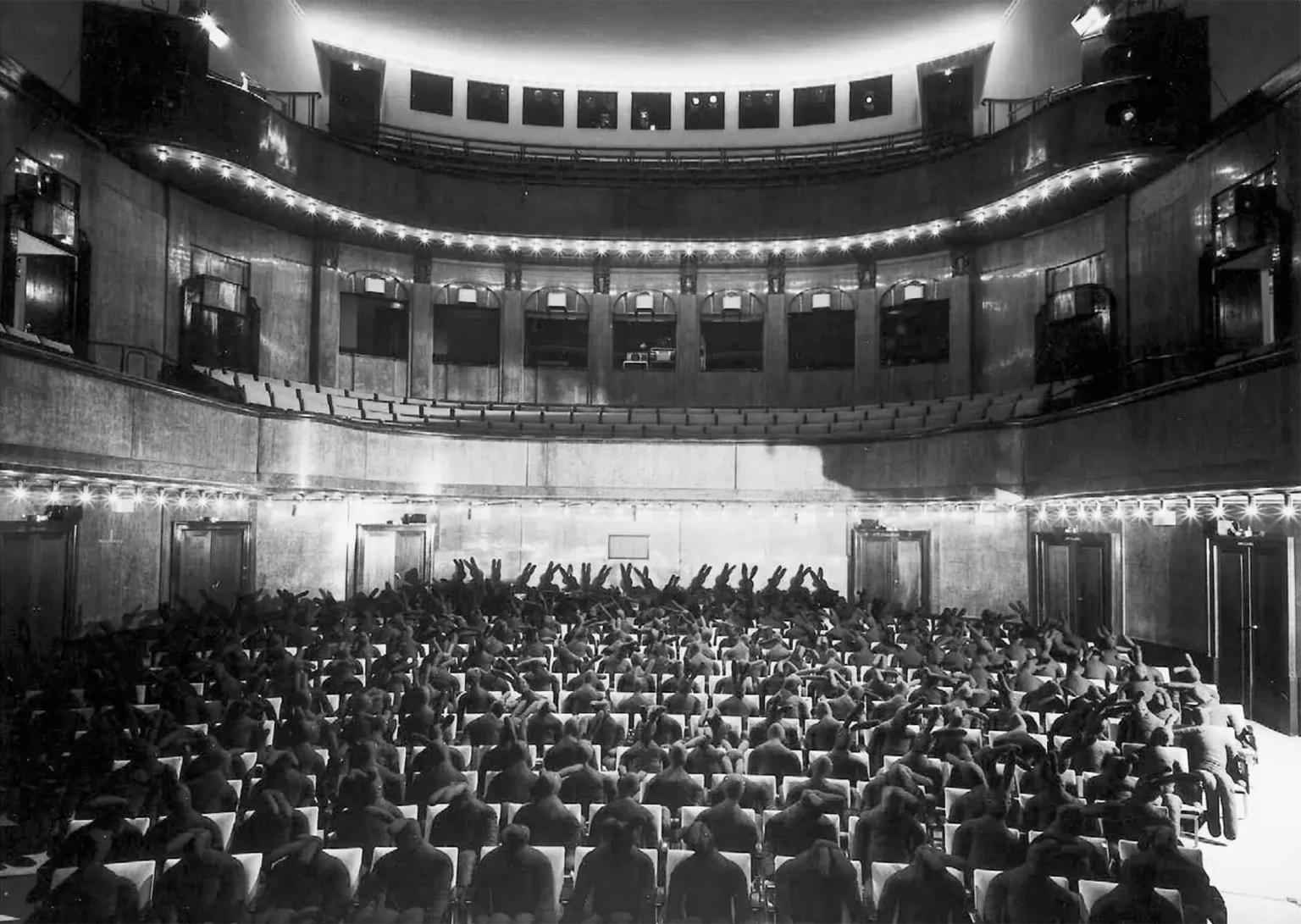 B.#03 BERLIN, IIIe épisode de la TRAGEDIA ENDOGONIDIA, mise en scène de Romeo Castellucci. - Photo Luca Del Pia