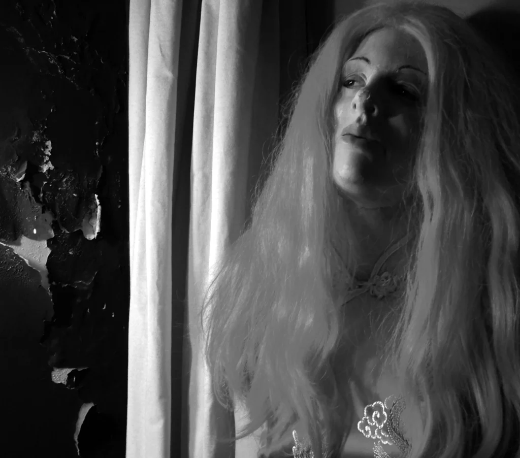 Gustavo Giacosa se prépare pour QUESTO BUIO FEROCE de Pippo Delbono, Catania, mars 2007. Photo Ilaria Distante.