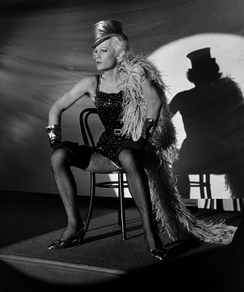 Helmut Berger dans LES DAMNÉS de Luchino Visconti, 1969. Photo collection Cahiers du cinéma.