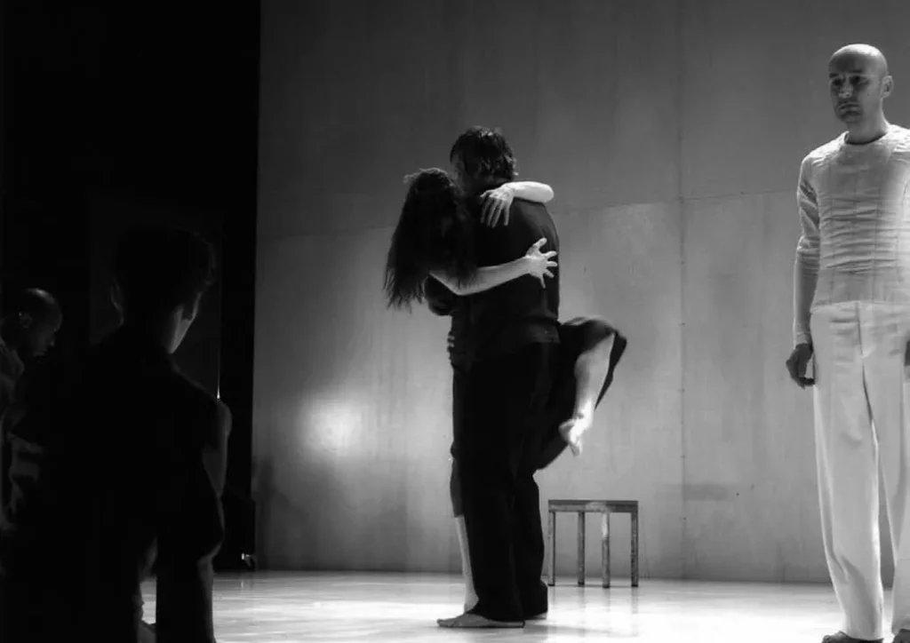 Marc Veh, Pierre Carniaux, Tal Beit- Halachmi, Jean-Charles Dumay et Benoit Résillot dans BÉRÉNICE de Jean Racine, mise en scène Frédéric Fisbach et Bernardo Montet. Photo Alain Monot.