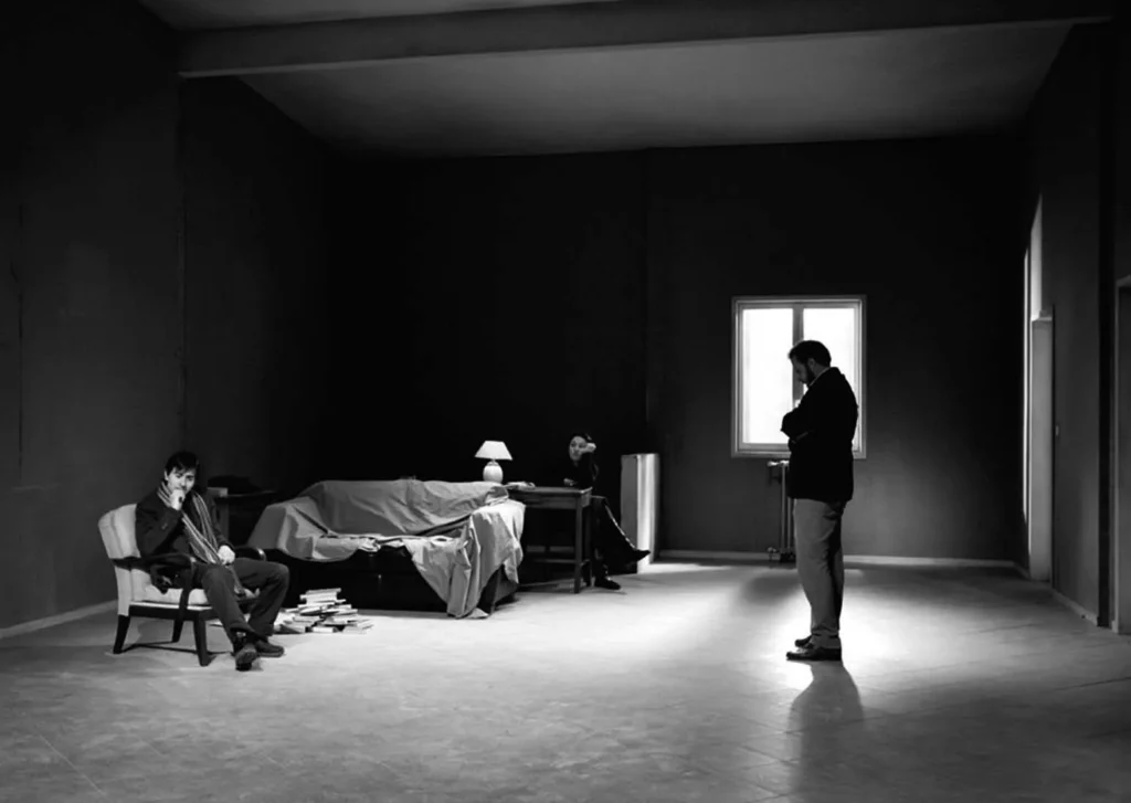 Luigi Lo Cascio, Maria Paiato et Fausto Russo Alesi dans IL SILENZIO DEI COMUNISTI de Vittorio Foa, Miriam Mafai et Alfredo Reichlin, mise en scène Luca Ronconi, Piccolo Teatro, Milano, 2006. Photo Marcello Norberth.