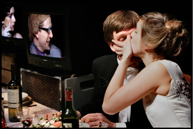 Jean-Benoît Ugeux et Anne-Cécile Van Dalem dans HANSEL ET GRETEL écrit et mis en scène par Jean-Benoît Ugeux. Photo Phile Deprez.