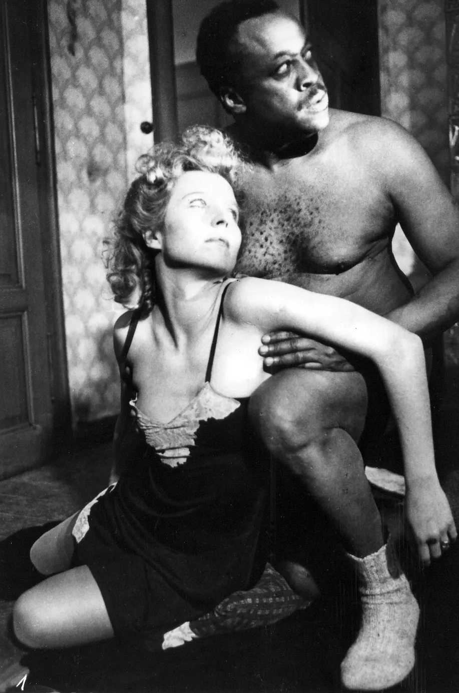 Hanna Schygulla et George Byrd dans LE MARIAGE DE MARIA BRAUN de Rainer Werner Fassbinder, 1979. Photo D. R.
