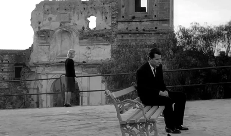 Monica Vitti et Gabriele Ferzetti dans L'AVVENTURA de Michelangelo Antonioni, 1960. Photo D. R.