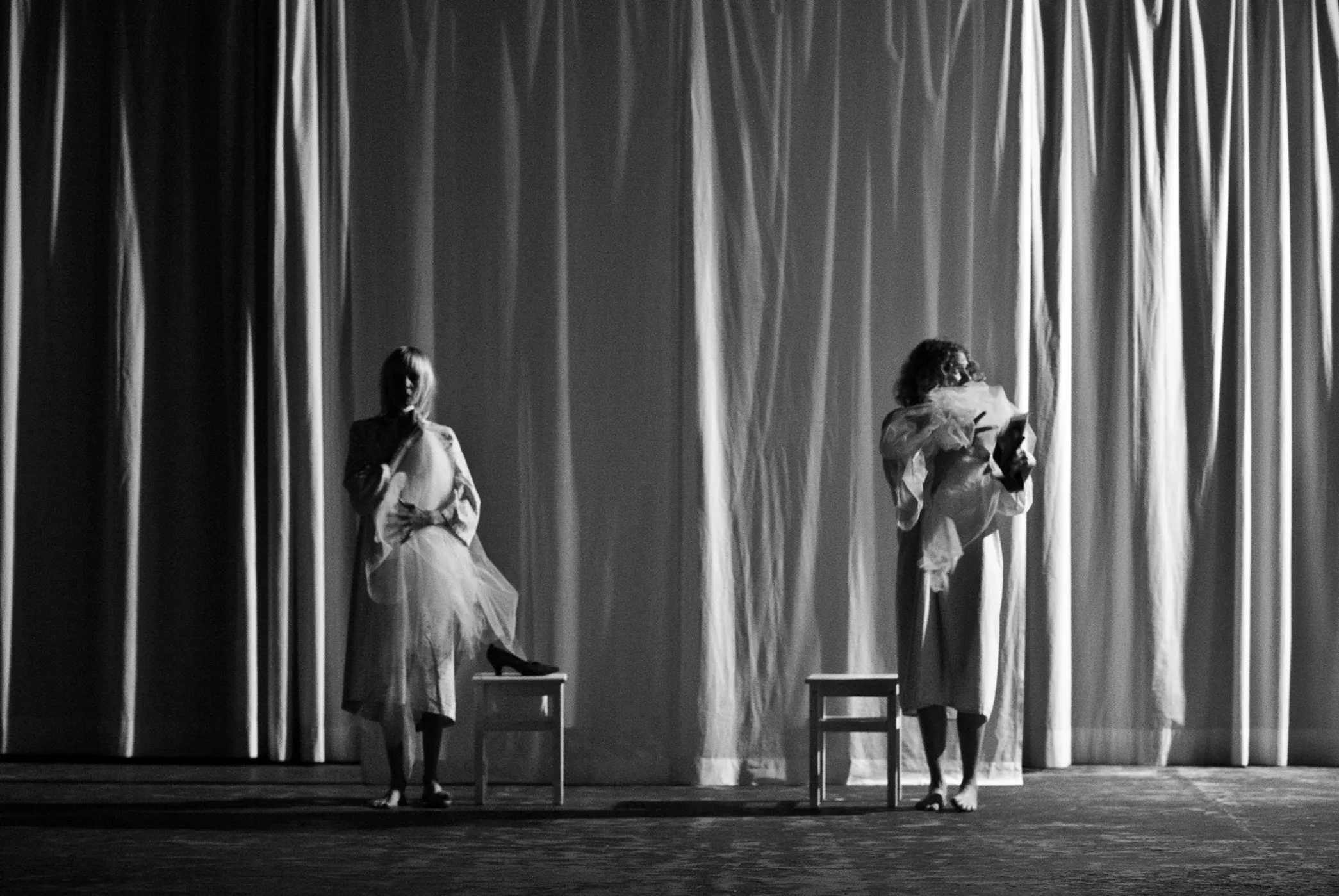 Anne-Sophie de Bueger et Florence Hebbelynck dans AFFAIRE D'ÂME d'Ingmar Bergman, mise en scène Myriam Saduis, Théâtre Océan Nord, 2008. Photo Michel Boermans.