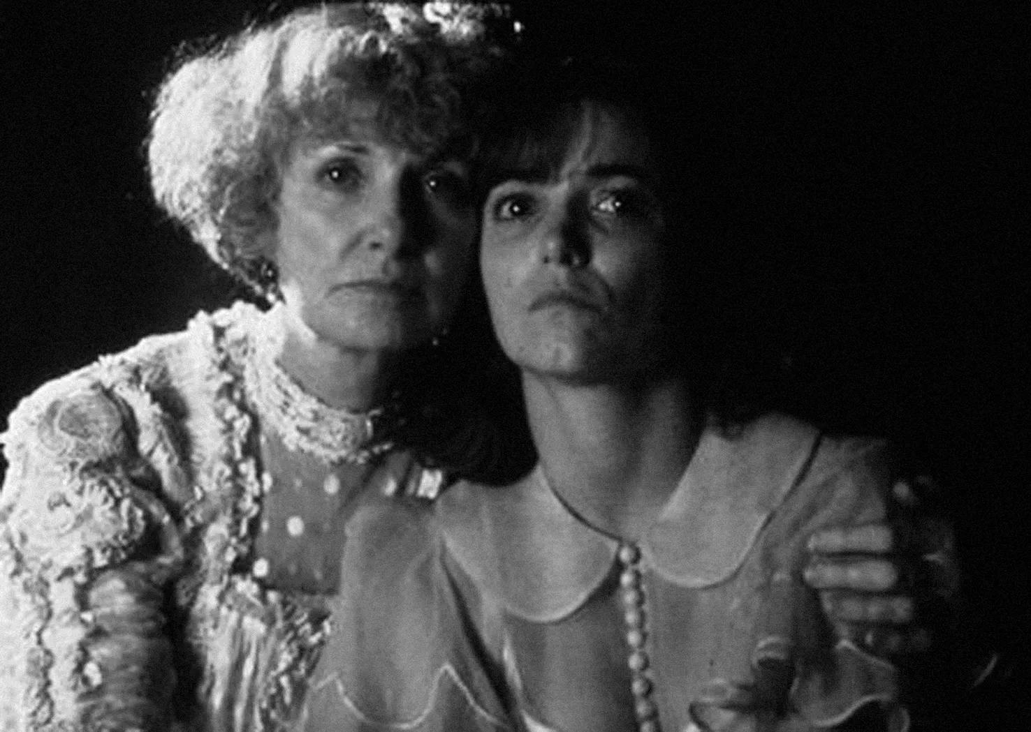 Joanne Woodward et Karen Allen dans LA MÉNAGERIE DE VERRE de Paul Newman, 1987. Photo D. R.