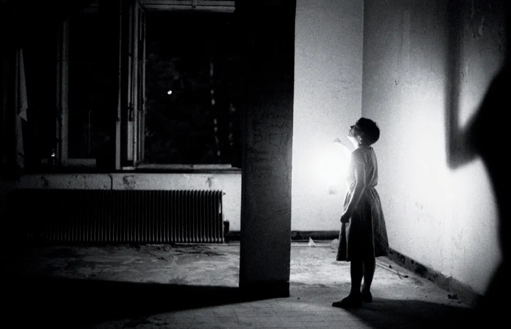 Yvette Poirier dans ROMÉO ET JULIETTE de William Shakespeare. Photo Danièle Pierre.