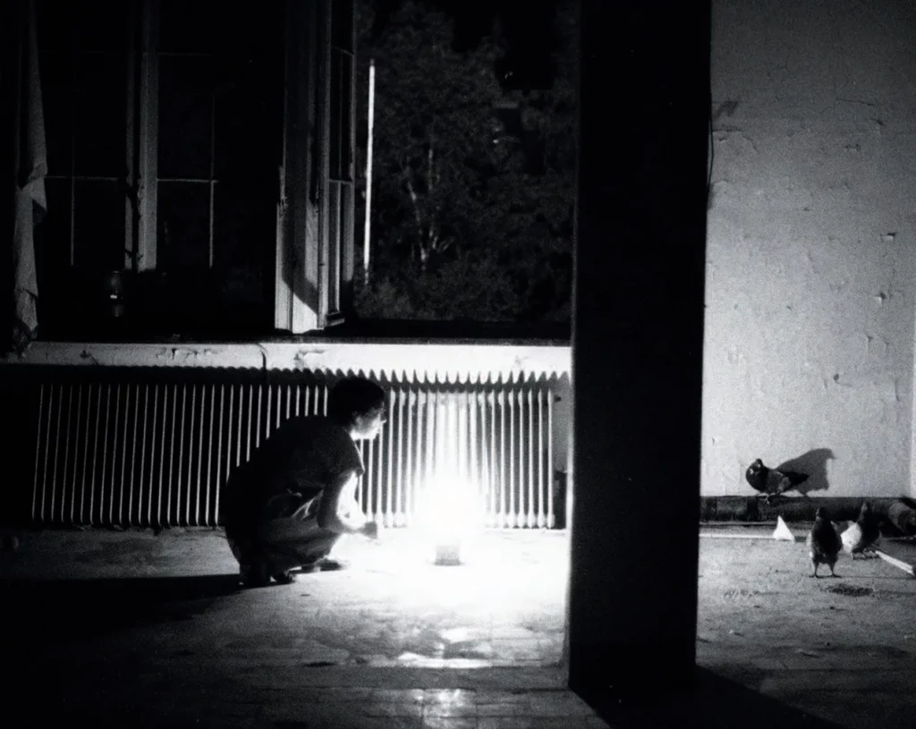 Yvette Poirier dans ROMÉO ET JULIETTE, écriture et mise en scène Martine Wijckaert d’après William Shakespeare. Photo Danièle Pierre.