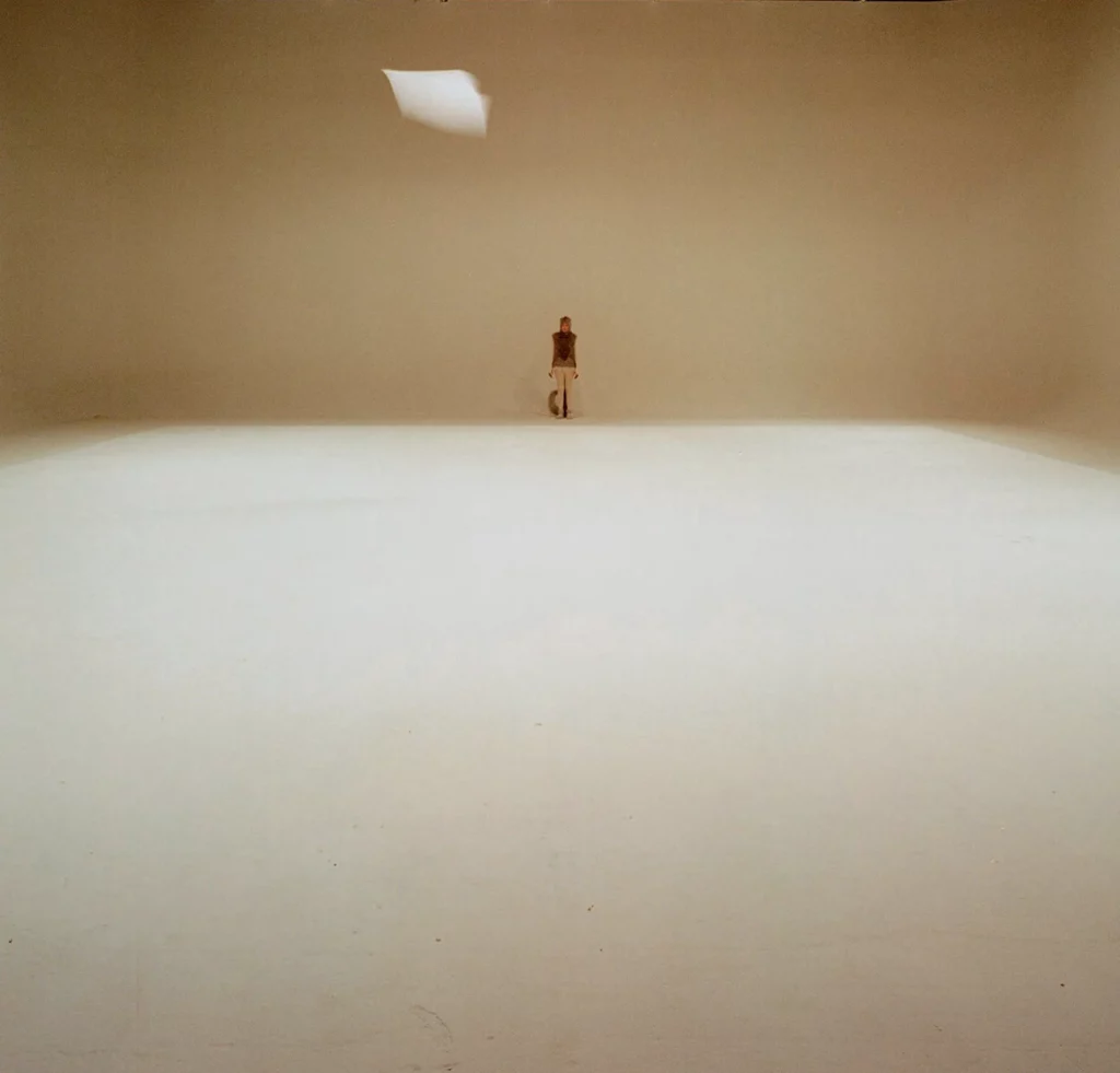 Véronique Dumont dans TABLE DES MATIÈRES, écriture et mise en scène Martine Wijckaert. Photo Marie-Françoise Plissart.