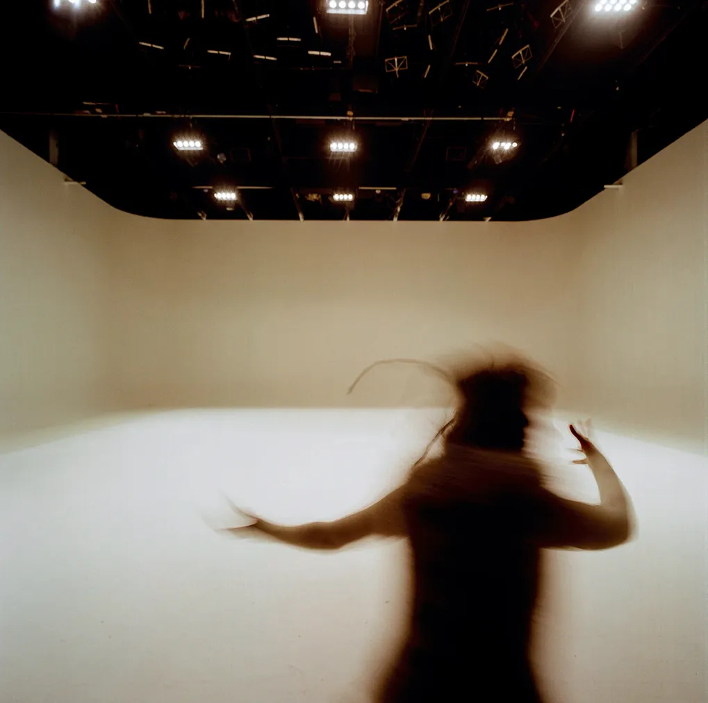 Véronique Dumont dans TABLE DES MATIÈRES, écriture et mise en scène Martine Wijckaert. Photo Marie-Françoise Plissart.