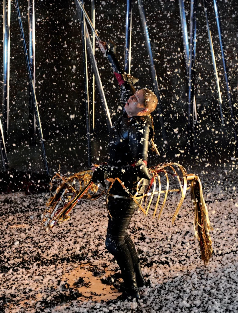 Héloïse Jadoul et Véronique Dumont dans LE TERRITOIRE, écriture et mise en scène Martine Wijckaert. Photos Danièle Pierre.