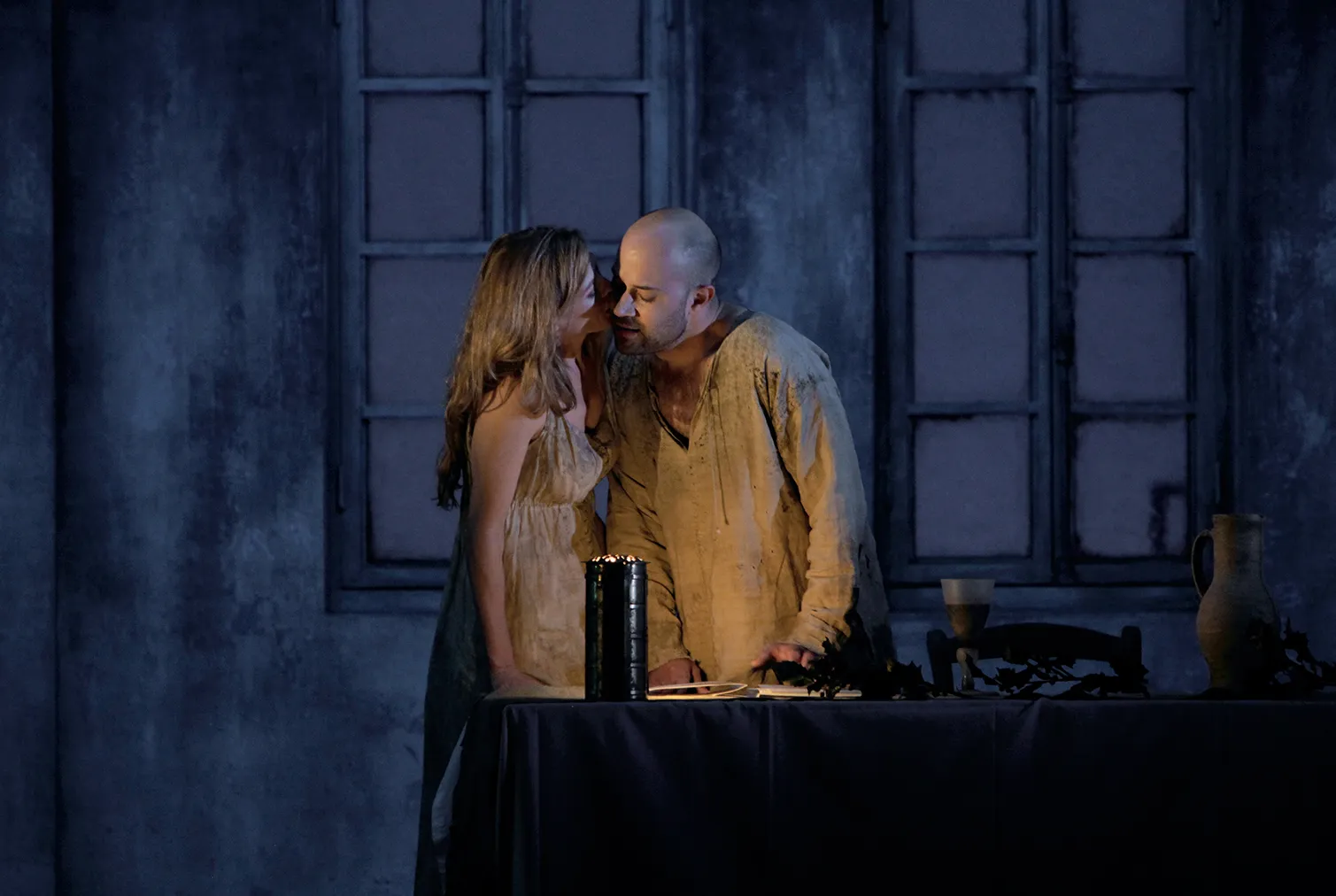 Barbara Hanigan et Bejun Mehta dans WRITTEN ON SKIN de George Benjamin et Martin Crimp, mise en scène Katie Mitchell, Festival d’Aix-en-Provence 2012. Photo Pascal Victor.