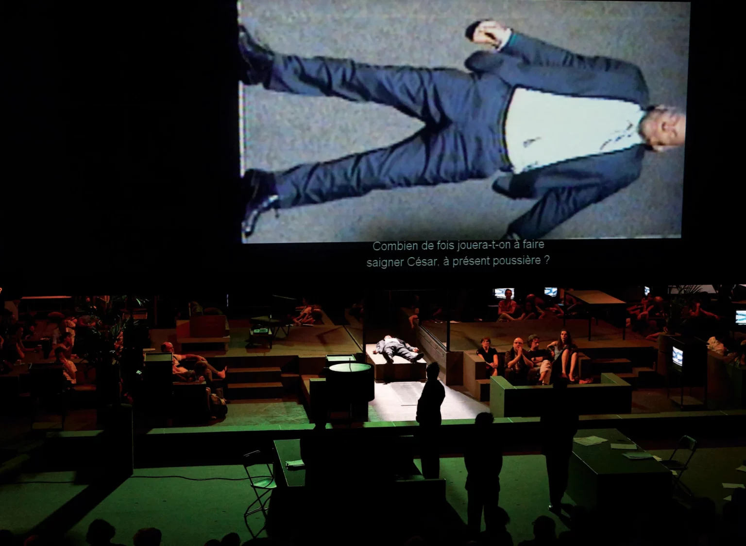 TRAGÉDIES ROMAINES de William Shakespeare, mise en scène Ivo van Hove / Toneelgroep Amsterdam, Festival d’Avignon 2008. Photo Christophe Raynaud de Lage.