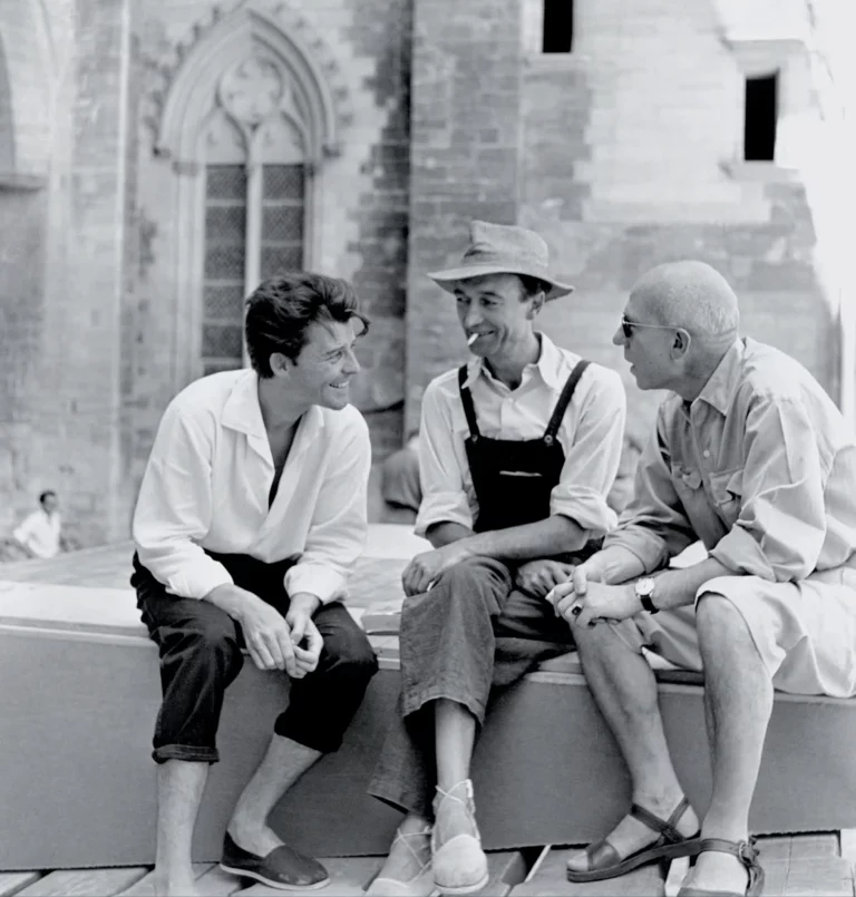Jacques Téphany et du Théâtre des Idées piloté par Nicolas Truong. Et l'inauguration, ce 67- festival d'Avignon de la FabricA, lieu de répétitions et de résidence à Avignon, situé au croisement des quartiers Monclar et Champfleury. La Maison Jean Vilar et, le Festival d'Avignon sont une continuité sans fin qui va rencontrer Éric Ruf, nouveau président de la Maison Jean Vilar, comédien, metteur en scène, décorateur, et à Olivier Py, nouveau directeur du Festival d'Avignon, comédien, metteur en scène, auteur. Nous les saluons amicalement.