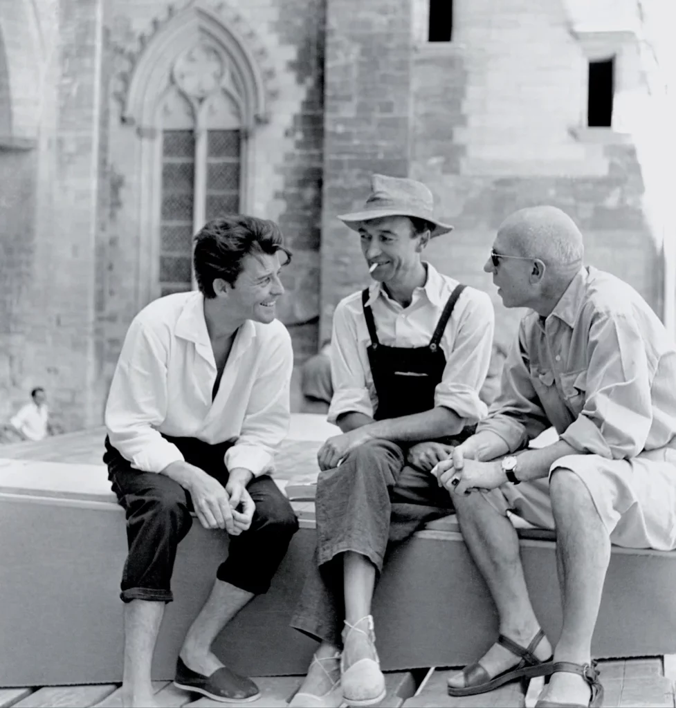 Jacques Téphany et du Théâtre des Idées piloté par Nicolas Truong. Et l'inauguration, ce 67- festival d'Avignon de la FabricA, lieu de répétitions et de résidence à Avignon, situé au croisement des quartiers Monclar et Champfleury. La Maison Jean Vilar et, le Festival d'Avignon sont une continuité sans fin qui va rencontrer Éric Ruf, nouveau président de la Maison Jean Vilar, comédien, metteur en scène, décorateur, et à Olivier Py, nouveau directeur du Festival d'Avignon, comédien, metteur en scène, auteur. Nous les saluons amicalement.