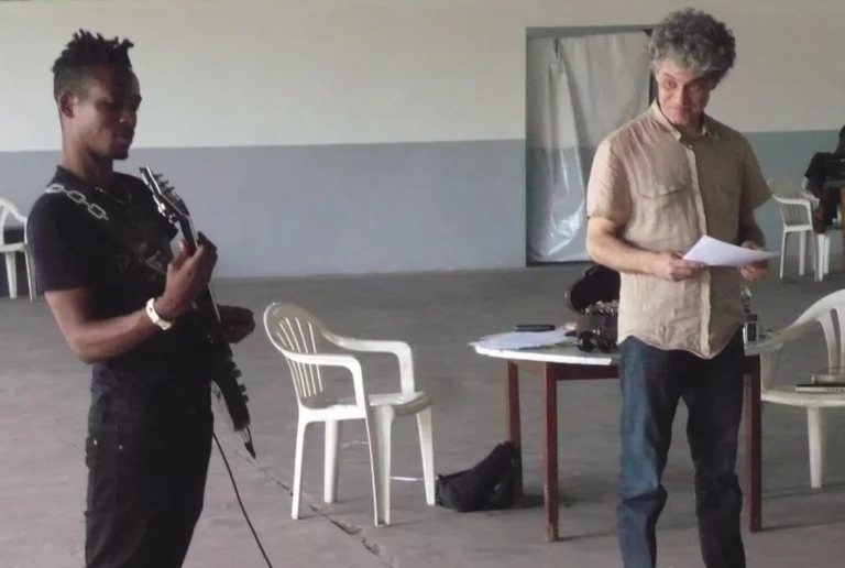 Fabrizio Cassol et Rodriguez Vangama, répétition de Coup fatal, Kinshasa, février 2014. Photo Bernard Debroux.