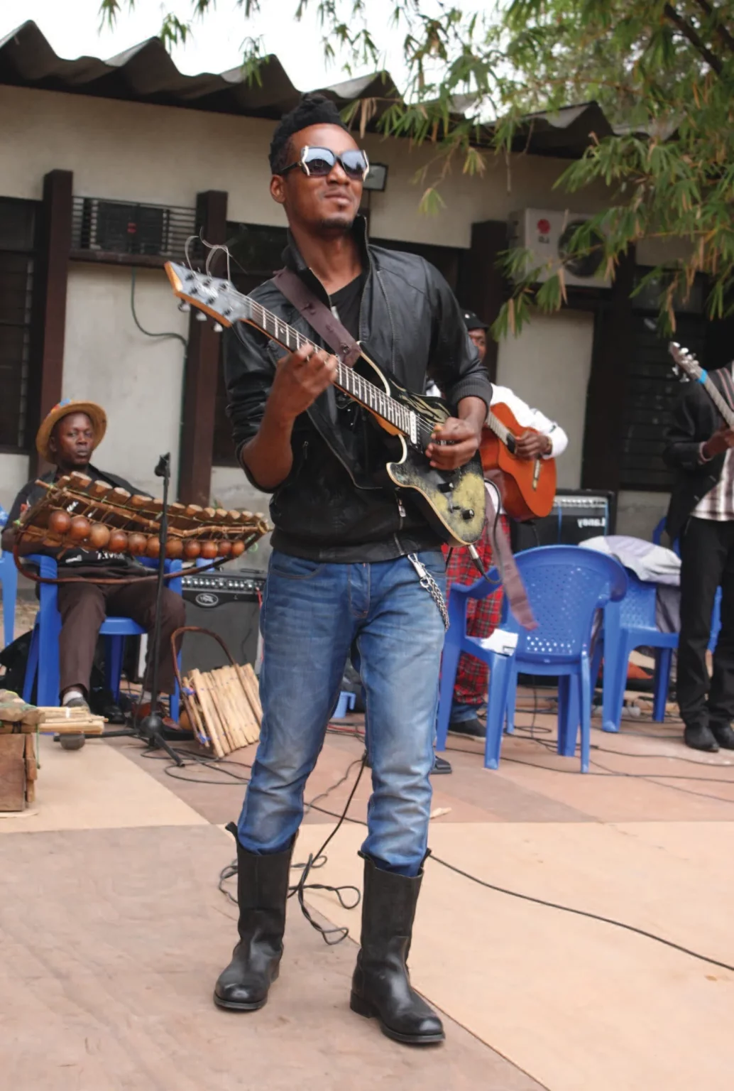 Rodriguez Vangama et Deb’s Bukaka, répétition de Coup fatal à Kinshasa, 2013. Photo Éric De Mildt.