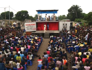 Basal’ Ya Bazoba, mise en scène Guido Kleene, co régie Toto Kisaku, Theatre Embassy / Compagnie Dakar / K-Mu theatre / Oser la Vie. Photo Guido Kleene.