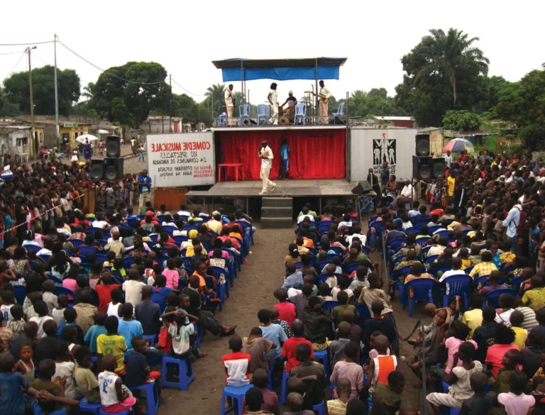 Basal’ Ya Bazoba, mise en scène Guido Kleene, co régie Toto Kisaku, Theatre Embassy / Compagnie Dakar / K-Mu theatre / Oser la Vie. Photo Guido Kleene.