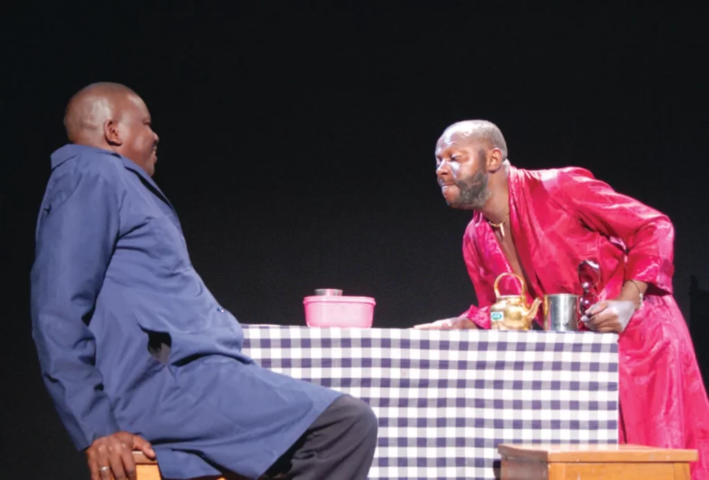 Jean-Marie Ngaki Kosi et Jean Shaka Tshipamba dans Toréadors de Jean-Marie Piemme, mise en scène Nzey Van Musala. Photo Étienne Kokolo.