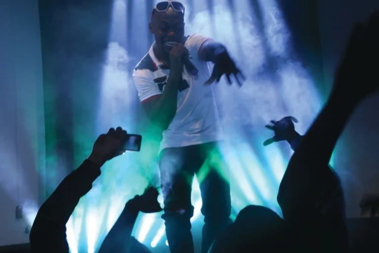 Lyke Mike en concert. Photo Michael Motong.