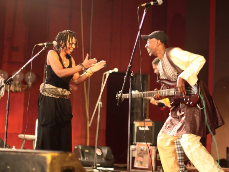 Luc Mayitoukou et Maryse Ngalula, tournée Visa pour la Création de l’Institut Français, Madagascar, décembre 2012.