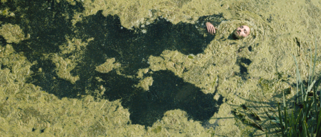Clément Losson (Stan). Photogramme extrait du film réalisé par Claude Schmitz et intégré à "Darius, Stan et Gabriel contre le monde méchant". Image : Florian Berutti.